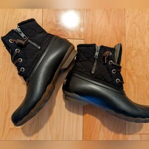 Like New Sperry Saltwater Womens Black Outdoor Waterproof Quilted Duck Boots 5.5
